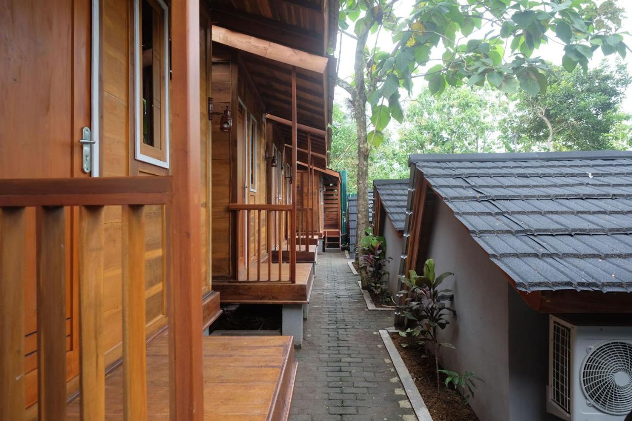 Urbanview Villa Lukulo Kebumen By Reddoorz Ngoại thất bức ảnh