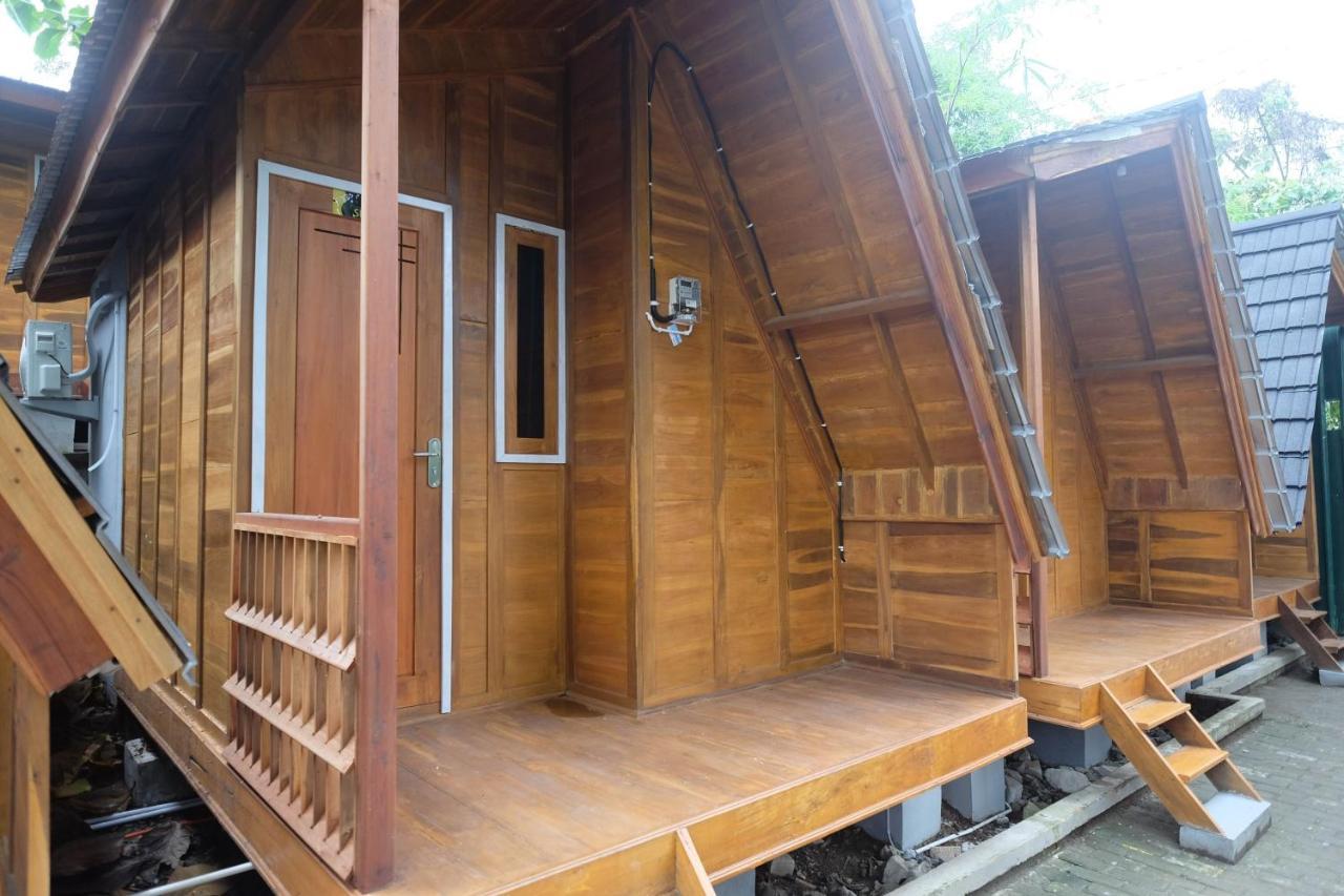 Urbanview Villa Lukulo Kebumen By Reddoorz Ngoại thất bức ảnh