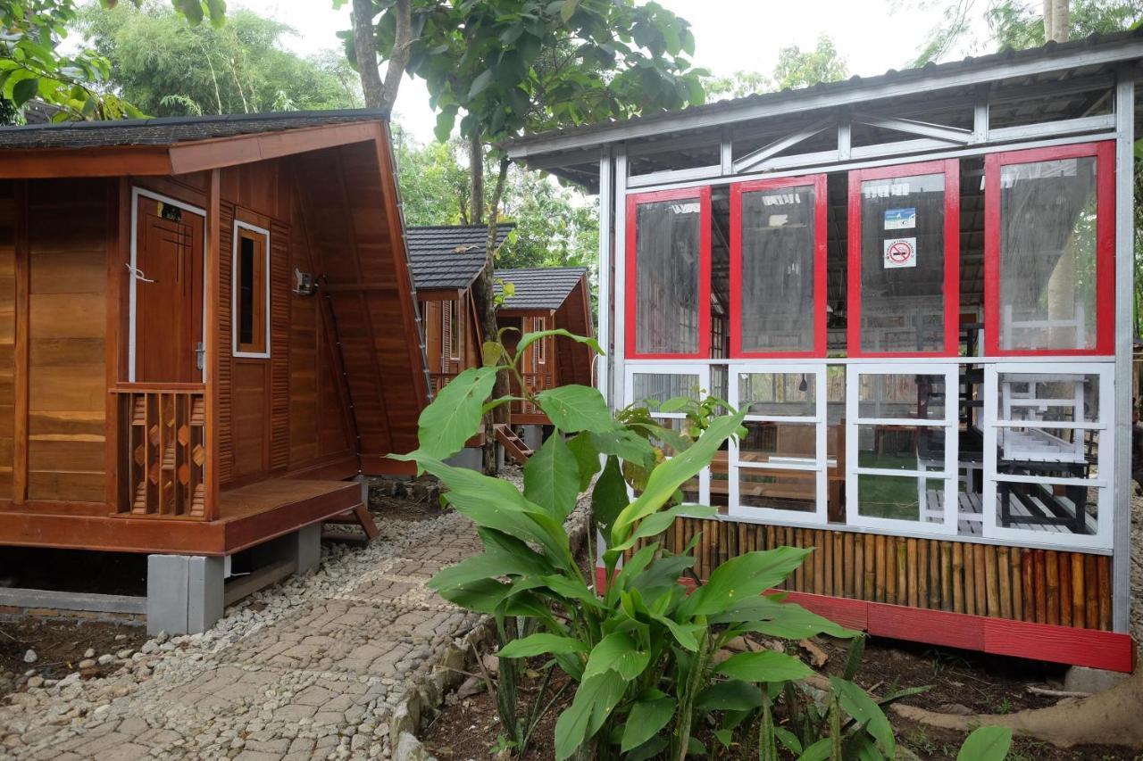Urbanview Villa Lukulo Kebumen By Reddoorz Ngoại thất bức ảnh
