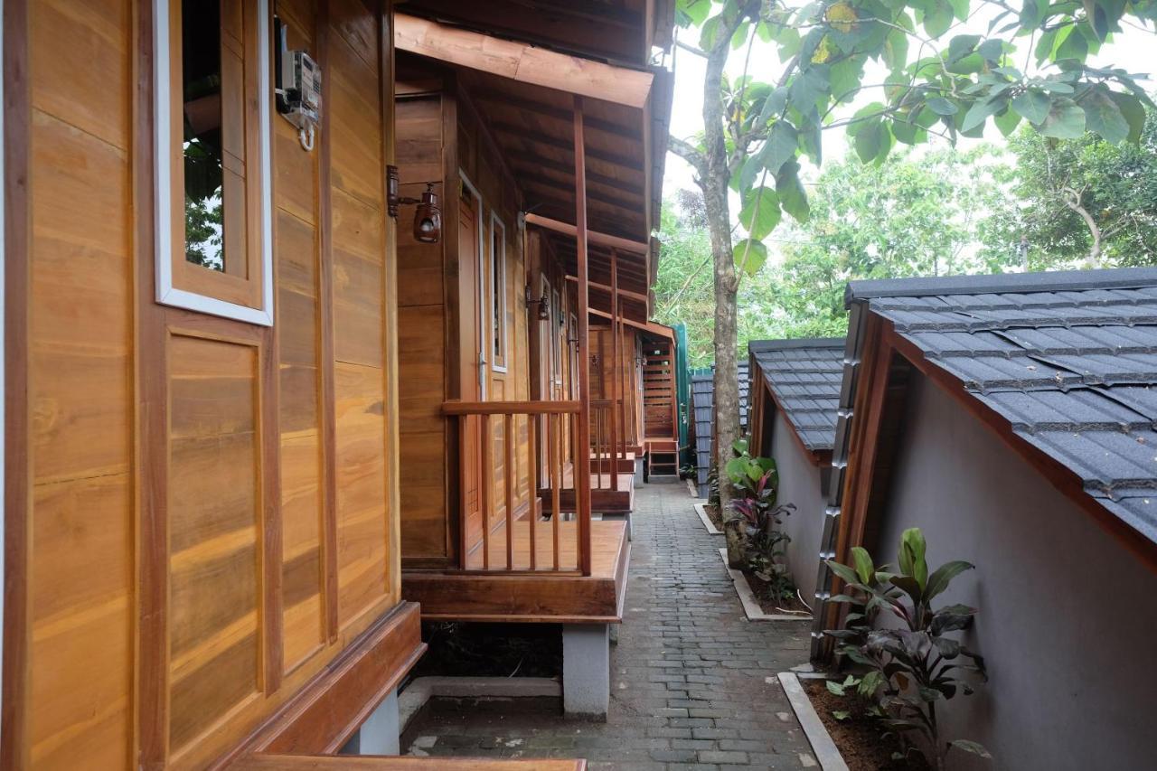 Urbanview Villa Lukulo Kebumen By Reddoorz Ngoại thất bức ảnh