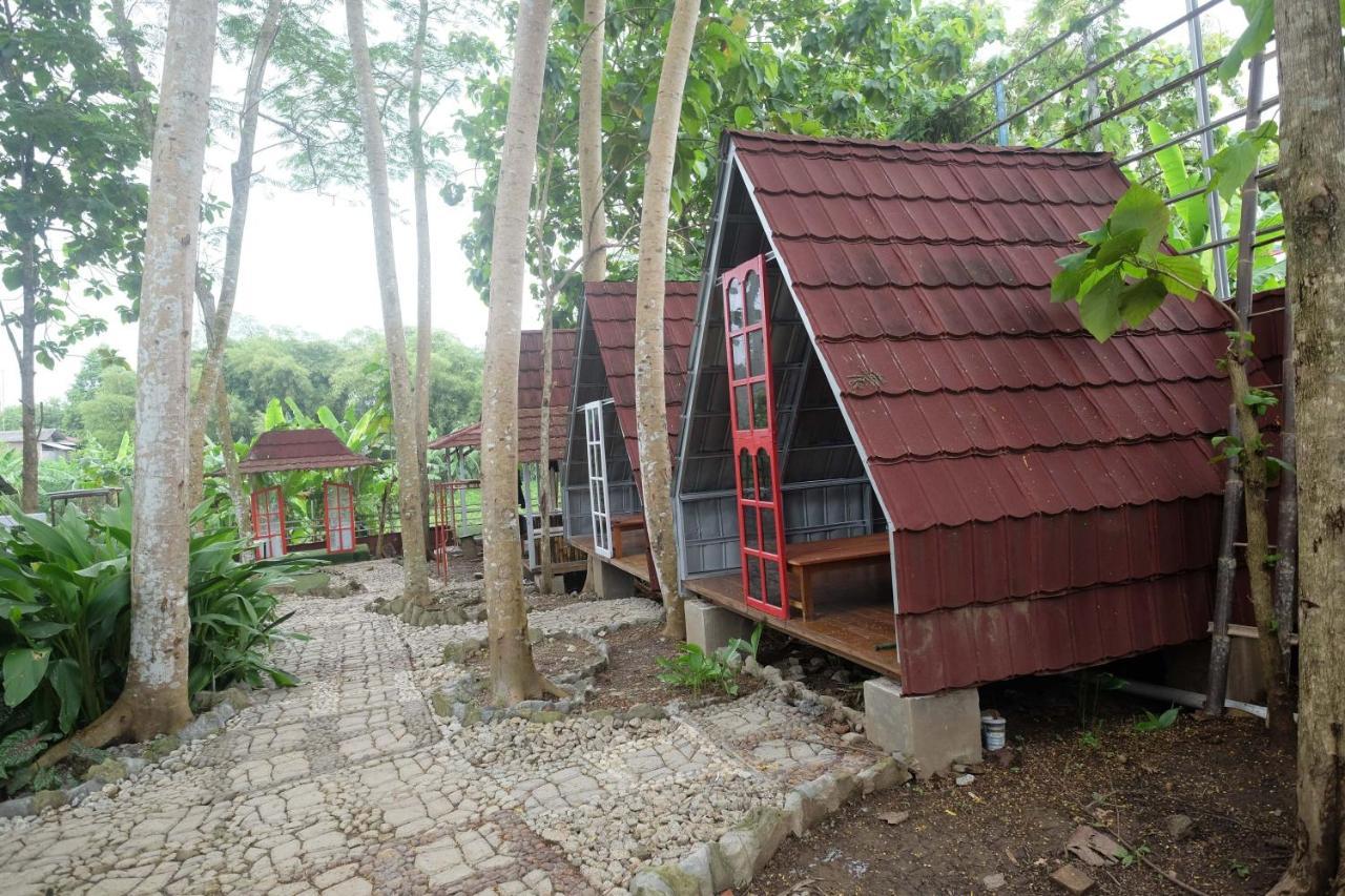 Urbanview Villa Lukulo Kebumen By Reddoorz Ngoại thất bức ảnh