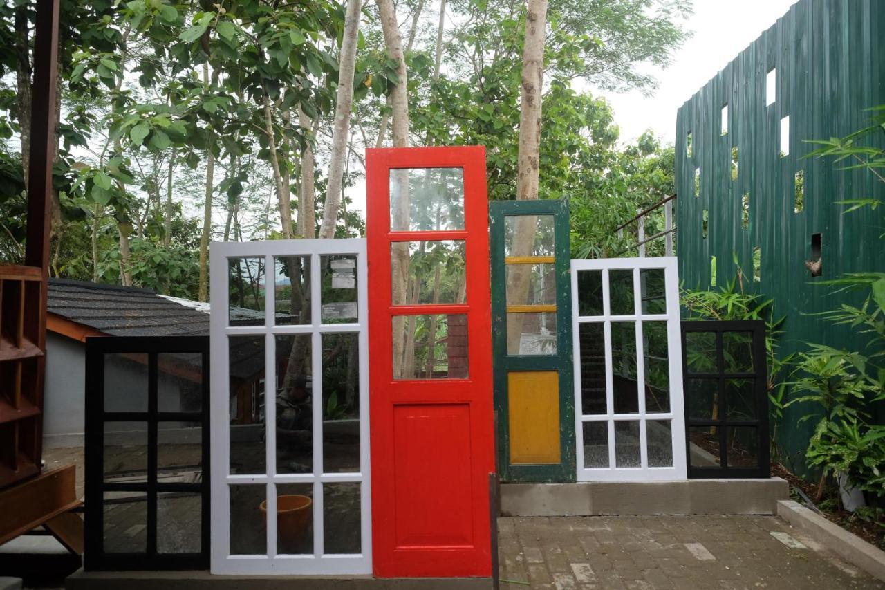 Urbanview Villa Lukulo Kebumen By Reddoorz Ngoại thất bức ảnh